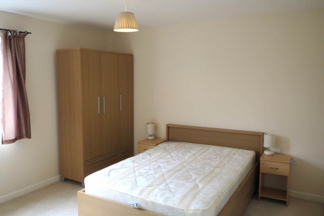 21, Westgate Court, Reading photo 2