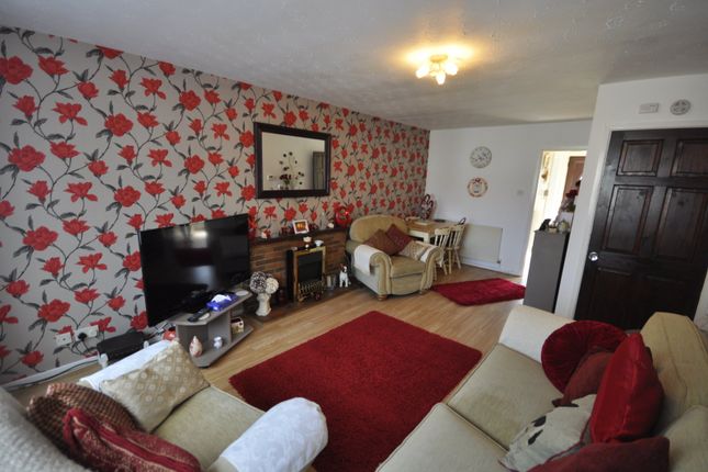 45, Nicola Gardens, Derbyshire photo 3