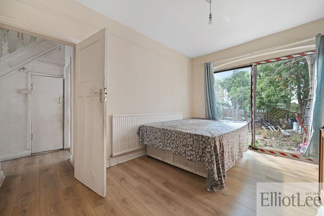 76 Fernbank Avenue, Wembley photo 4