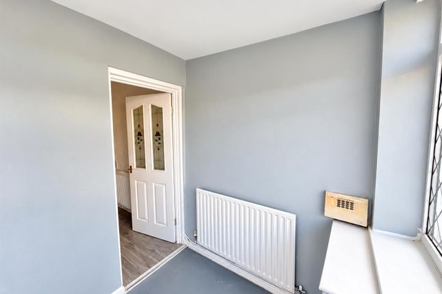 11, Whitland Drive, Oldham photo 3