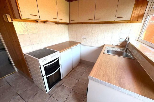 19, Sandon Crescent, Neston photo 4