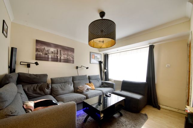 53, Second Avenue, Dagenham photo 4