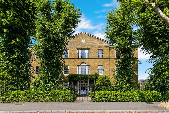 Thumbnail Flat to rent in Balaclava Road, Long Ditton