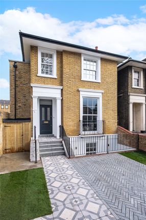 121, Dalston Villa, London photo 4