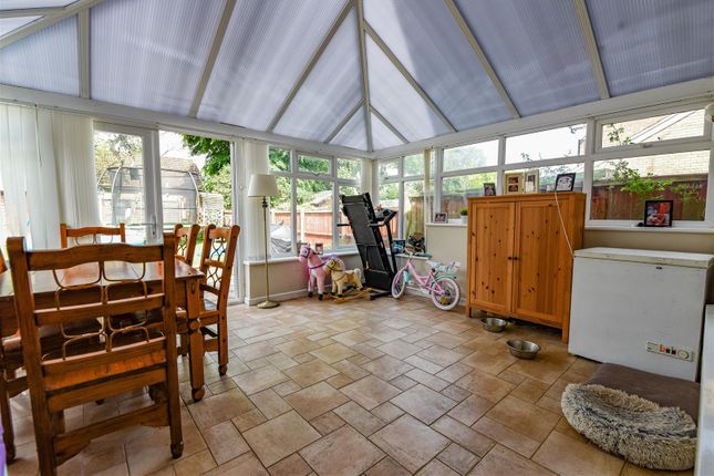 16, Tennyson Road, Dursley photo 4