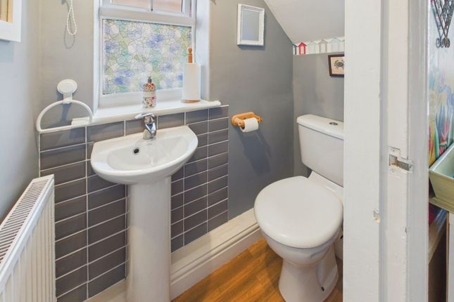 29, West Cliff Avenue, Whitby photo 4