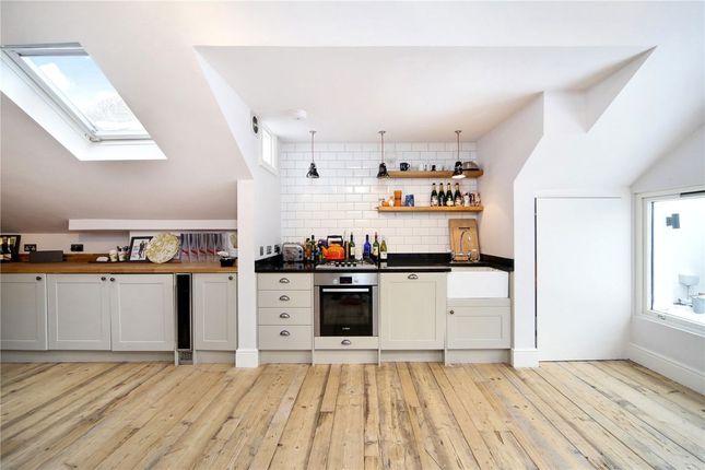Top Floor Flat, 52, Golborne Road, London photo 3