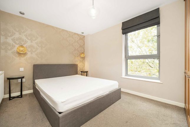 Flat 18, Chesworth Court, 17, Fulneck Place, London photo 4