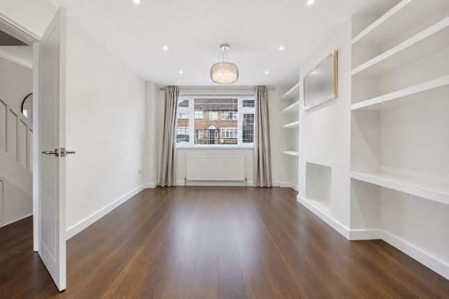 64, Elgin Avenue, Romford photo 3