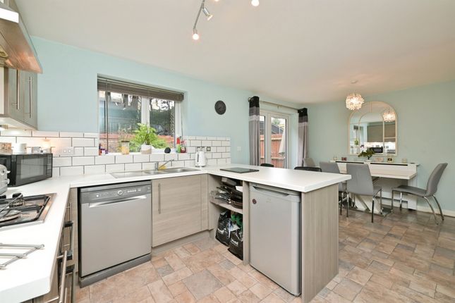 26, Whitney Drive, Peterborough photo 3