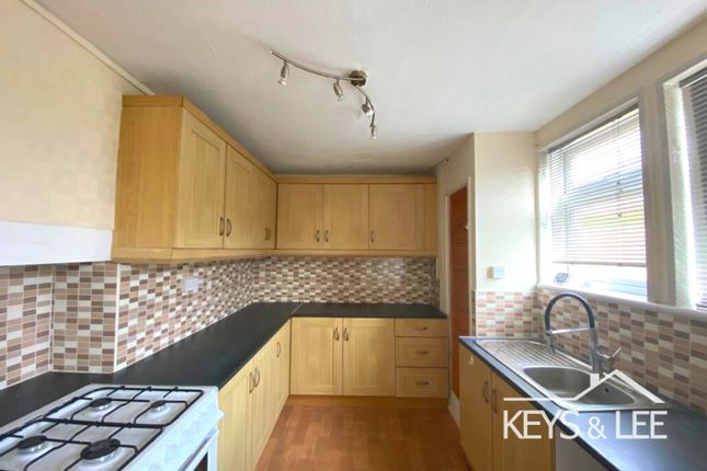 8, Holt Way, Chigwell photo 4