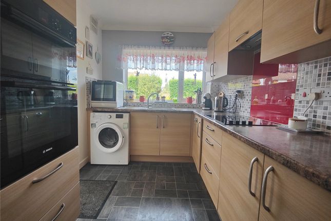 12, Quarry Close, Staffordshire photo 4