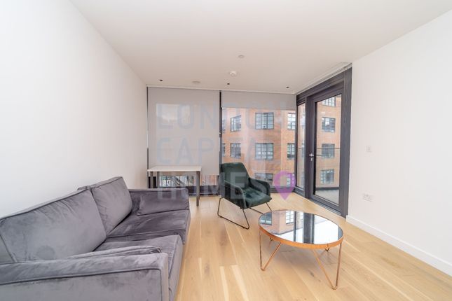 Flat for sale in Rm/Flat 03.13 Makers Building, London