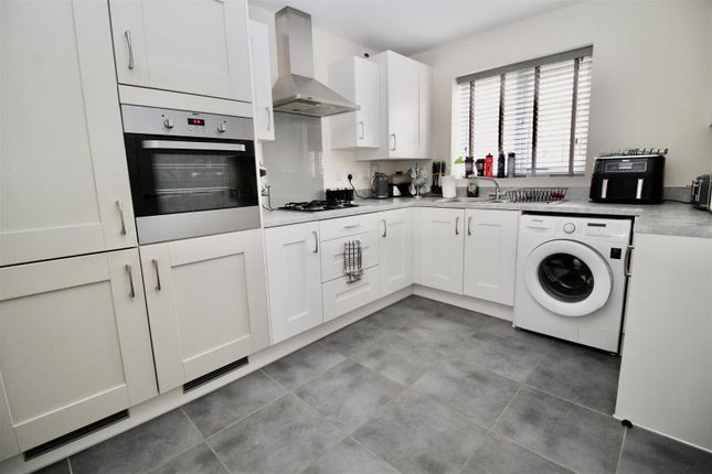 8, Swan Drive, Birmingham photo 3