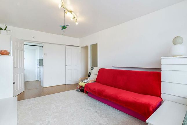 Flat for sale in Tangley Grove, London