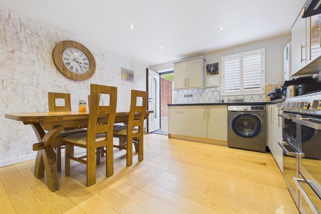 13, Merrick Close, Stevenage photo 3