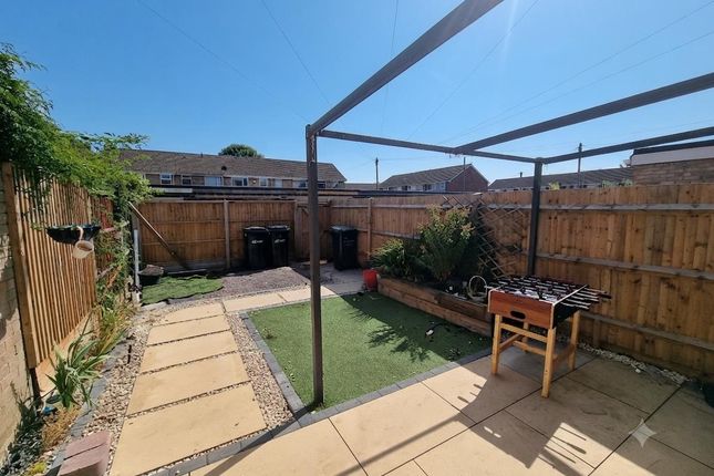 17, Maynard Close, Gosport photo 3