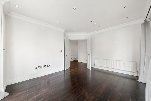 Flat for sale in Wanless Road, London