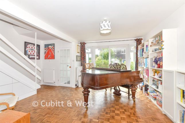 19, Grove Park, Chichester photo 2