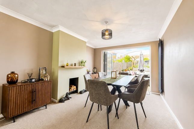 27, Woodberry Drive, Sittingbourne photo 3