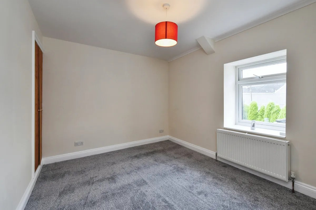 63, Llanelli photo 5
