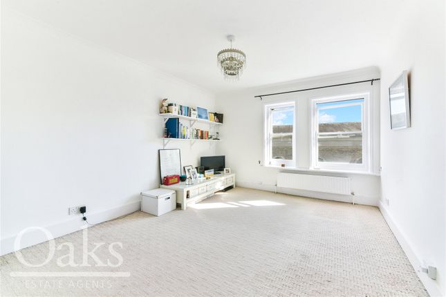 Flat for sale in Knights Hill, London