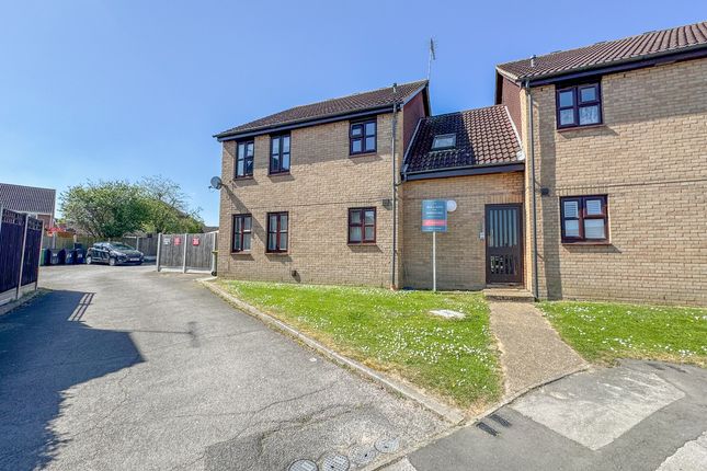 1-bed flat on 35, Sudeley Gardens, Hockley, £100,000
