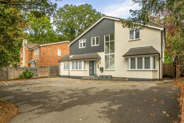 Pinewood Avenue, Crowthorne photo 2