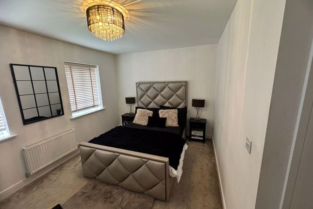 Room to rent in Smithy Close, Huddersfield
