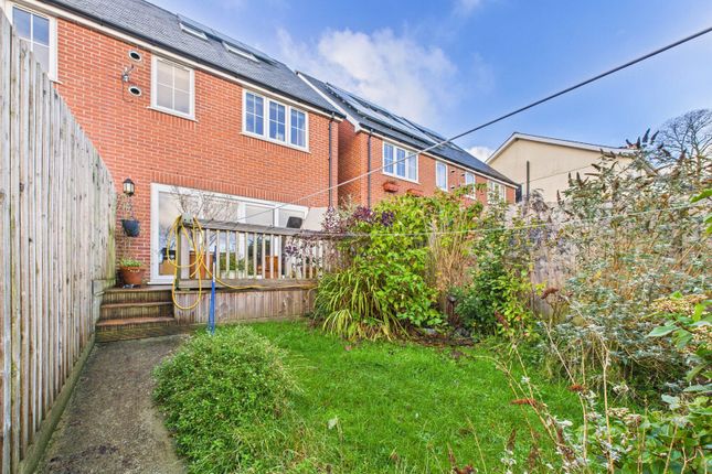 4, Belle Vue Close, Devon photo 2