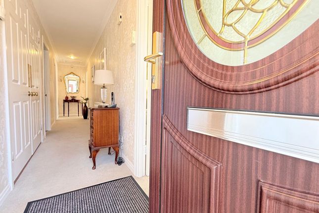 32 , Fullerton drive , Polmont  photo 2
