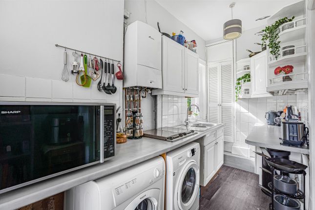 Flat 3, 48, Leacroft, Staines-upon-Thames photo 3