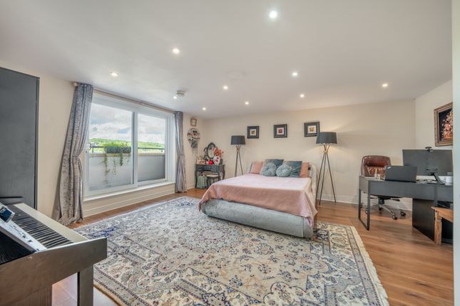202, Ovaltine Drive, Kings Langley photo 4