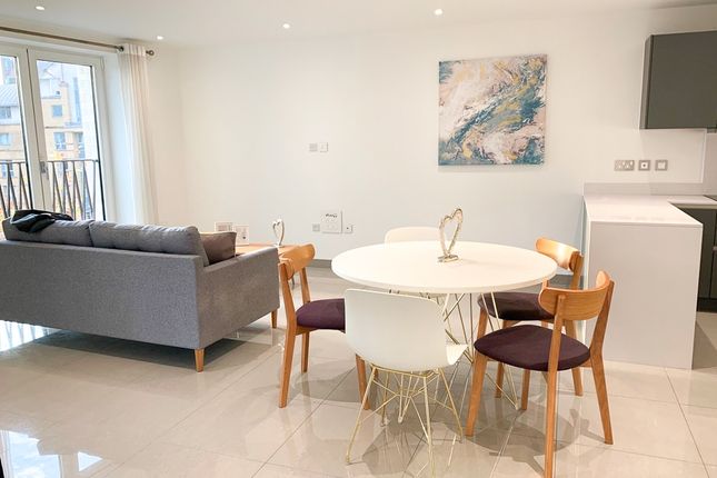 Flat for sale in Delphini Apartments, Waterloo