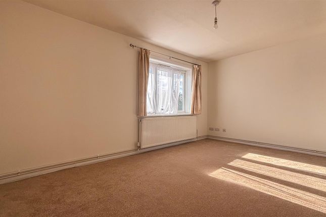 Windsor Park Road, Middlesex photo 4