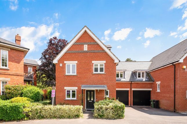 Link-detached house for sale in Farmside Place, Epsom