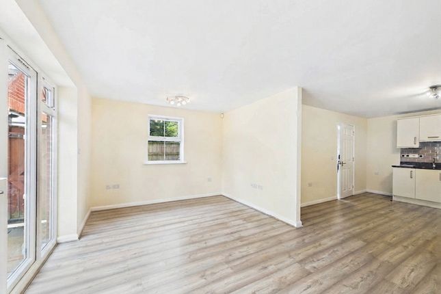 31, Coltsfoot Way, Leicester photo 4