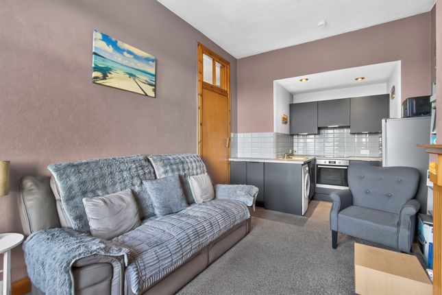 3/2, 177, Clarkston Road, Glasgow photo 2