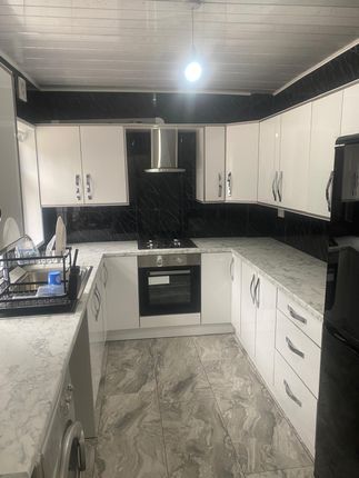 101 , Walker Drive, Bradford photo 5