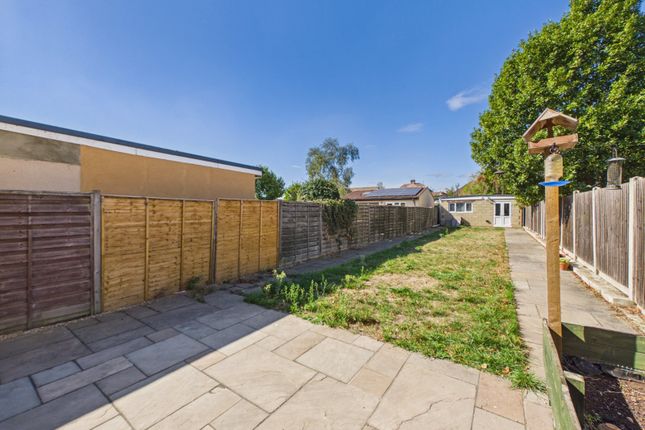 44, Desford Way, Surrey photo 4