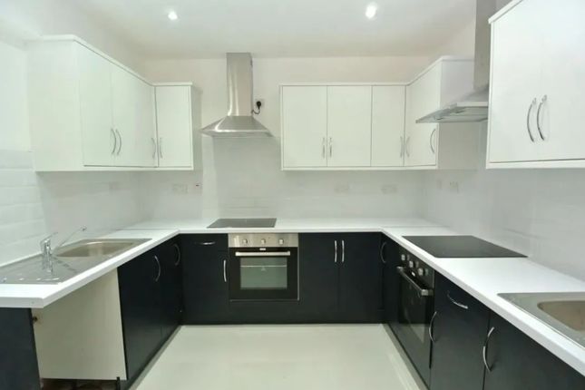 13, Albert Road, Englefield Green photo 4