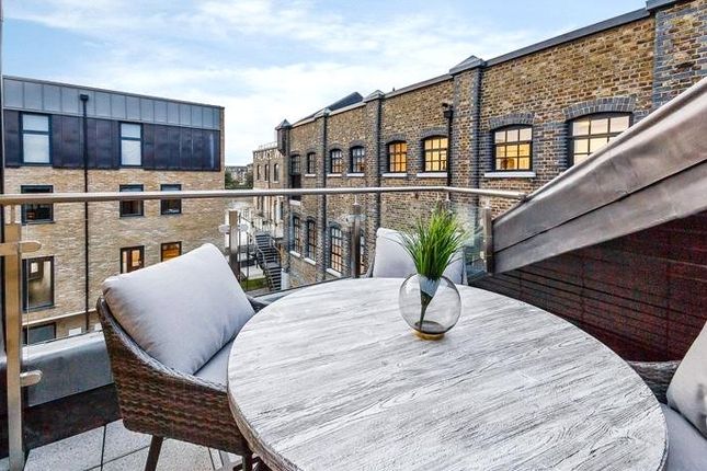 Oxford Penthouse,, Palace Wharf, Hammersmith photo 4