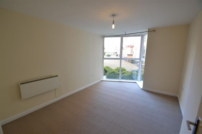 81, Wooldridge Close, Bedfont photo 2