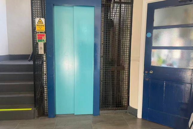 Flat 30, Melville Court, Goldhawk Road, London photo 4