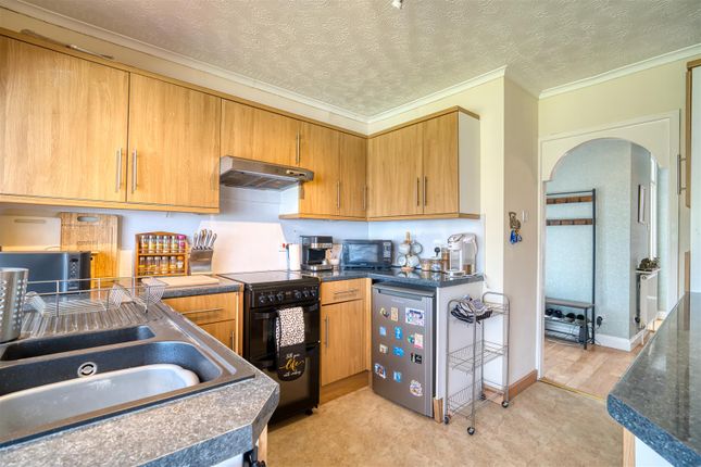 4, Jarvis Close, Stalbridge photo 2