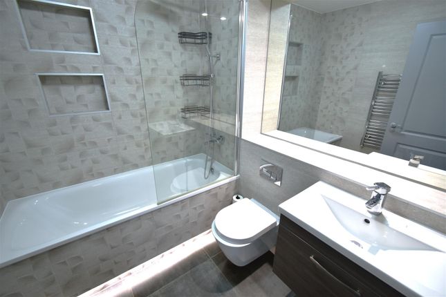 20 Forest Road, Feltham photo 4