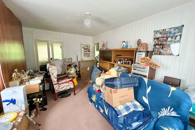 23, Bedford Avenue, Camberley photo 2