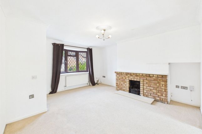 9, Wren Close, Gloucester photo 3