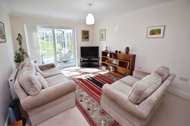 22, Bracken Grange Court, Bradford photo 3