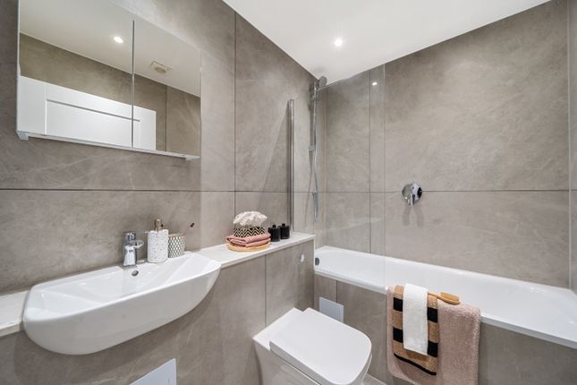 Flat for sale in Northbrook Road, London